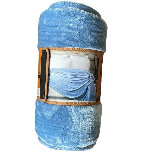 Frye - Plush Blanket / Fleece - Picture 2 of 5